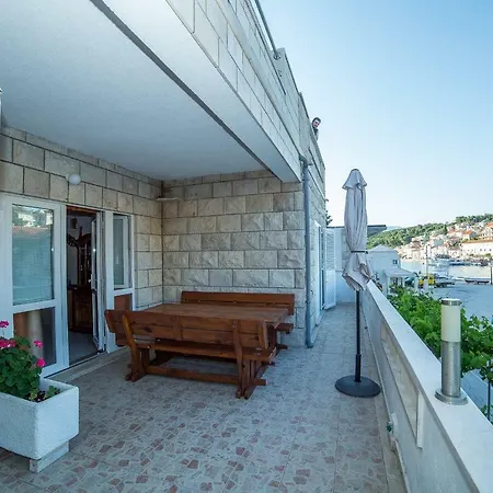 Ina * Povlja (Brac)
